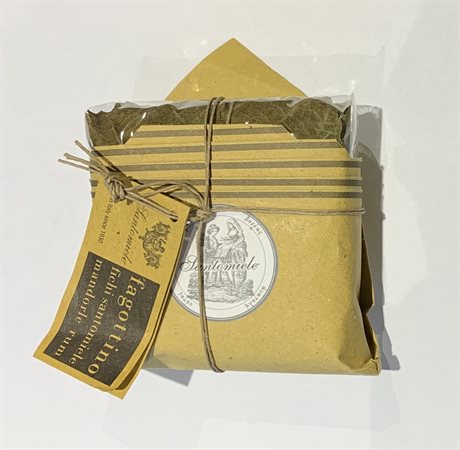 Fagottino – torkade fikon med mandel, kanderade citrusskal och rom, Santomiele, Kampanien. <br> 150 g